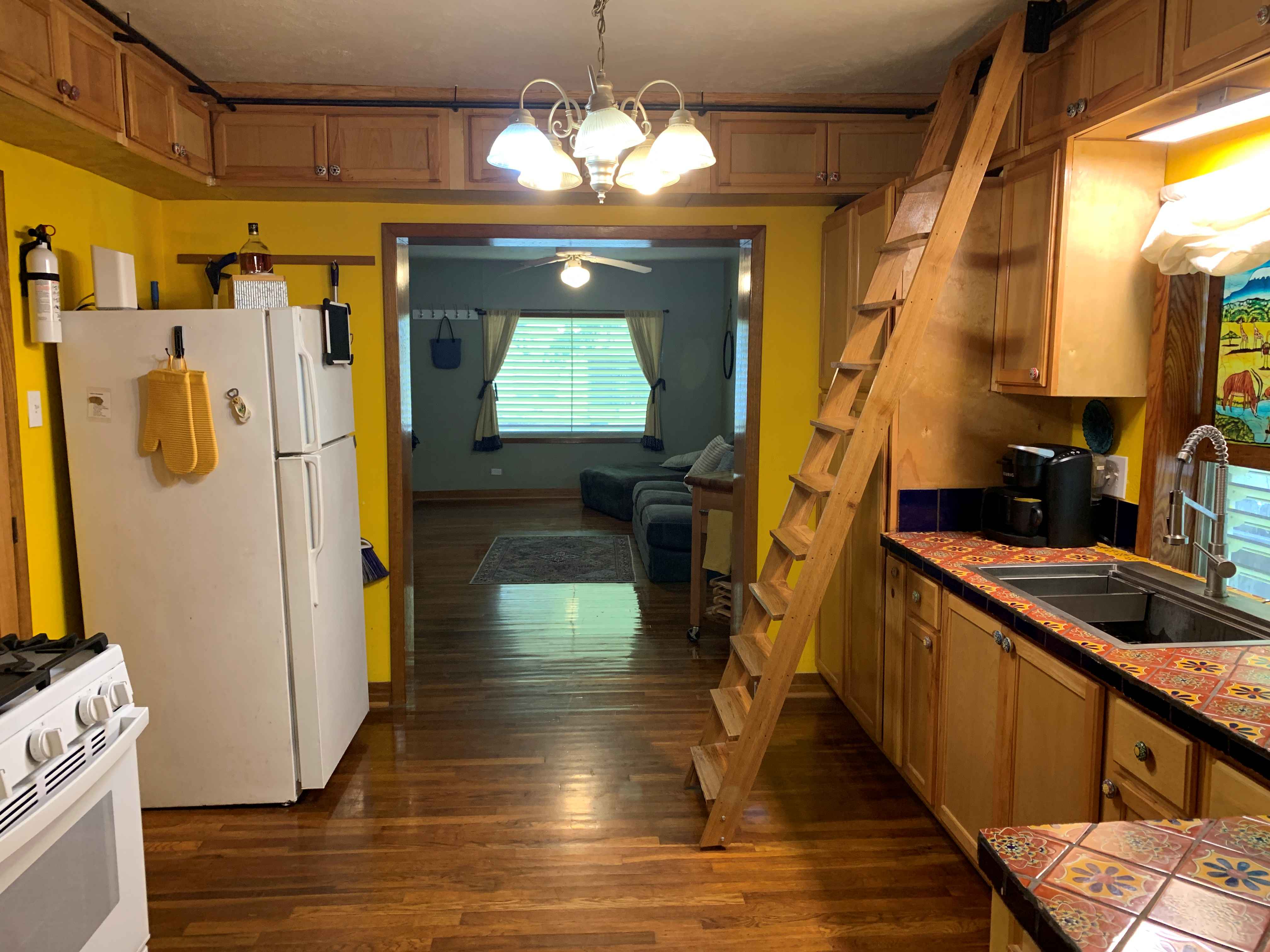 Kitchen - toward the living room